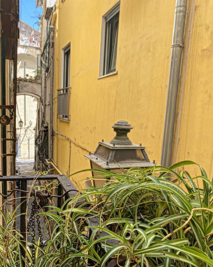 La Casa Degli Angeli Bed & Breakfast Salerno Bagian luar foto
